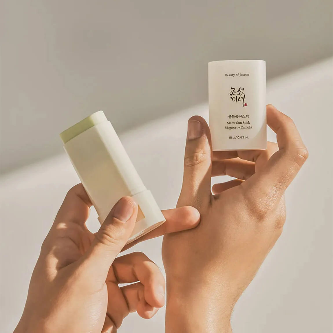 Beauty of Joseon Protector Solar en Barra Mate: Artemisa + Camelia SPF50+ PA++++ 18g